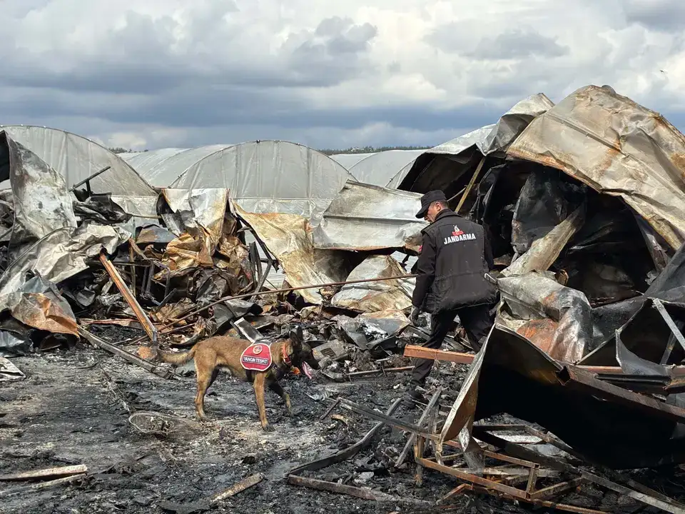 Konteyner Yangınında Yok Olan Ailenin Cenazeleri Alındı 2